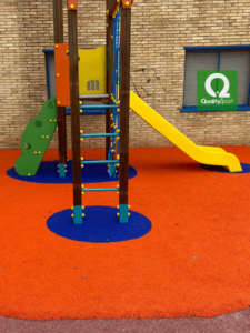 instalacion caucho continuo en colegio